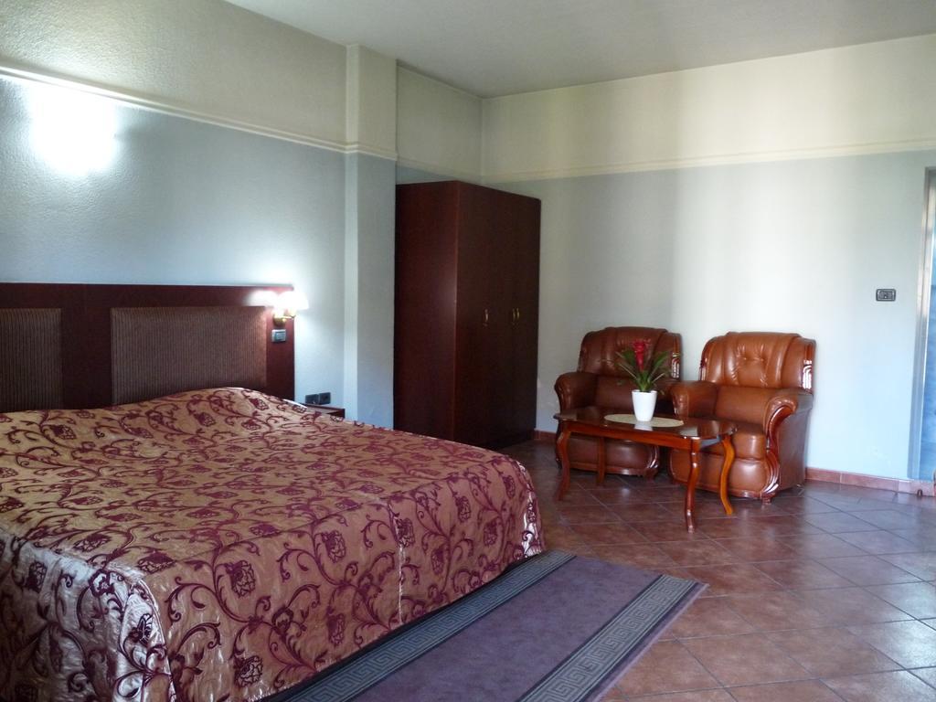 Hotel Elysee Tirana Exteriér fotografie