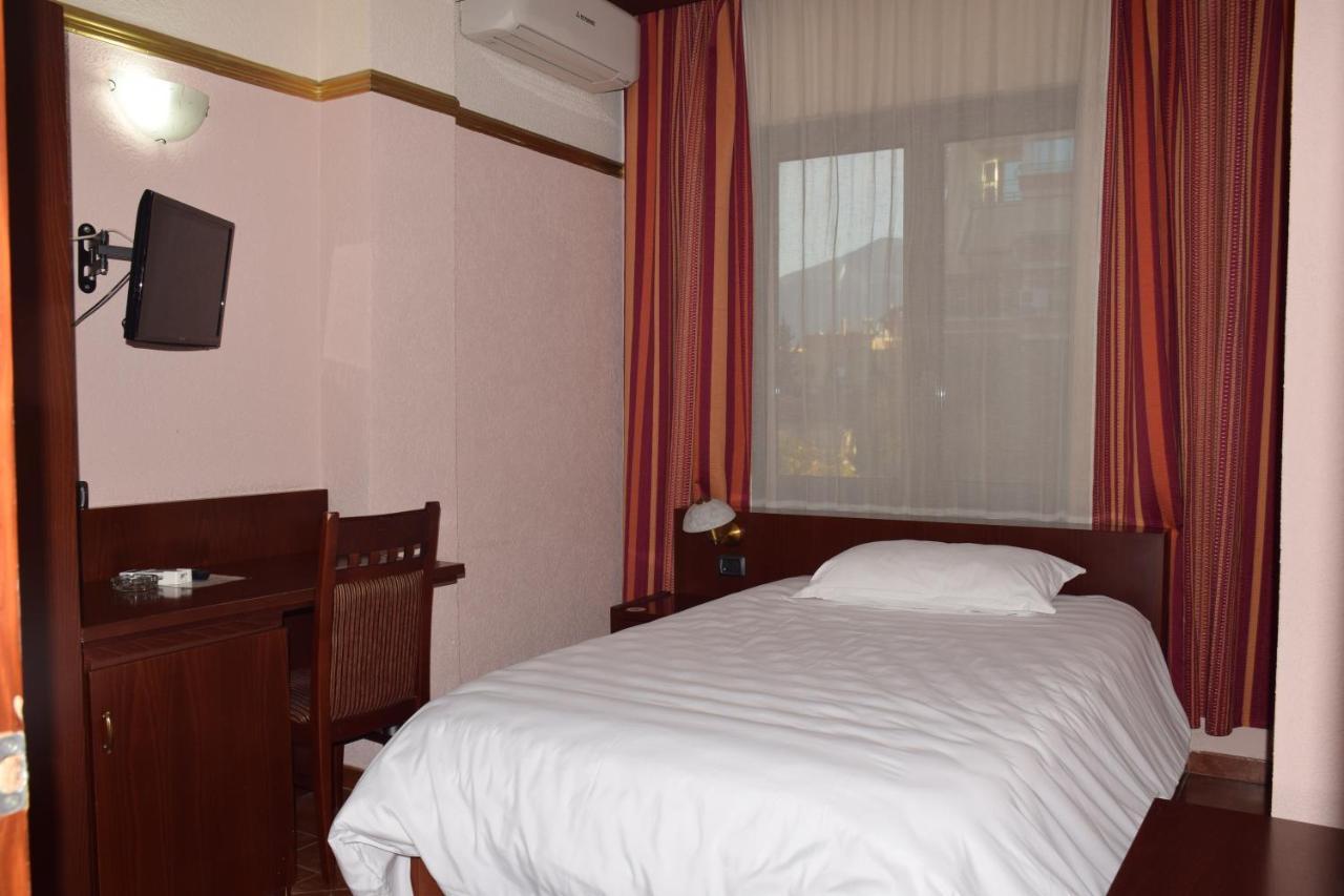 Hotel Elysee Tirana Exteriér fotografie