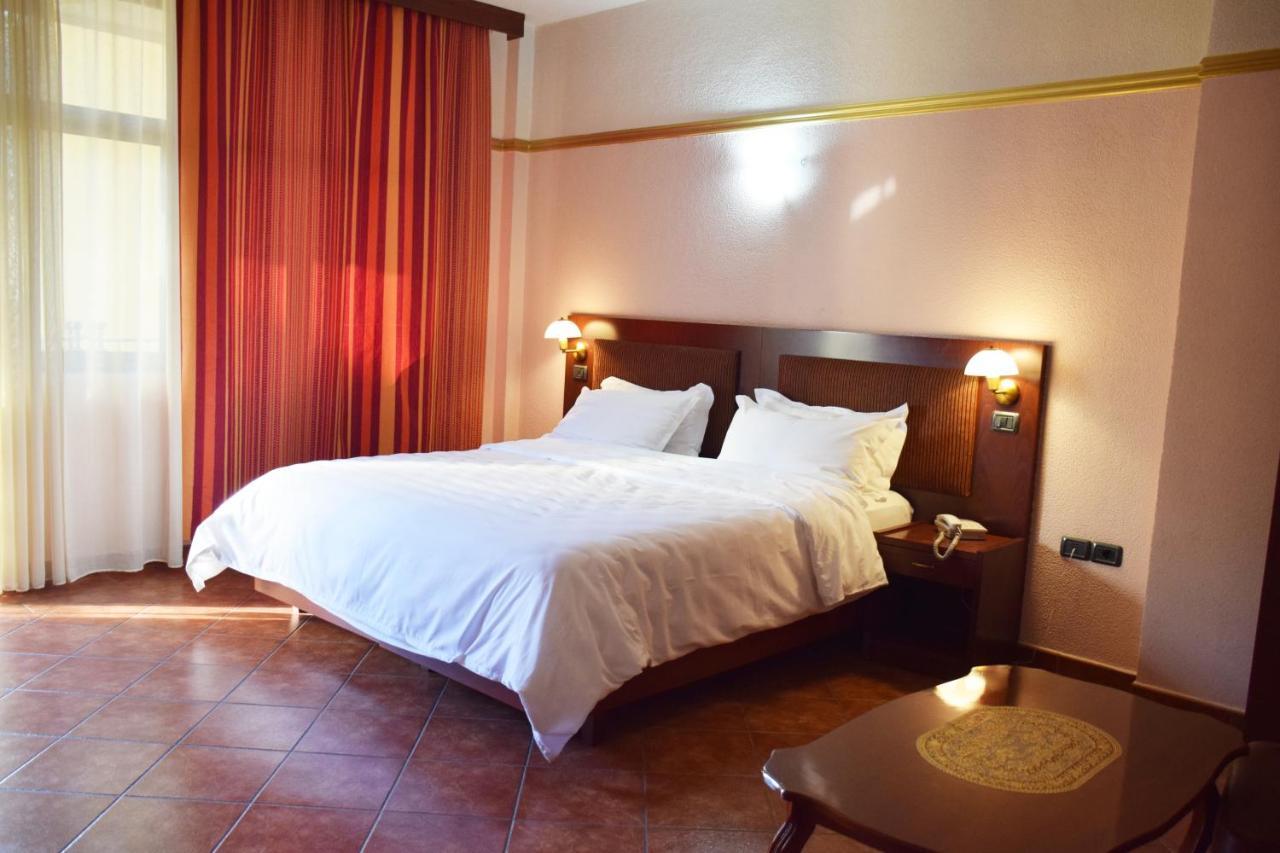 Hotel Elysee Tirana Exteriér fotografie