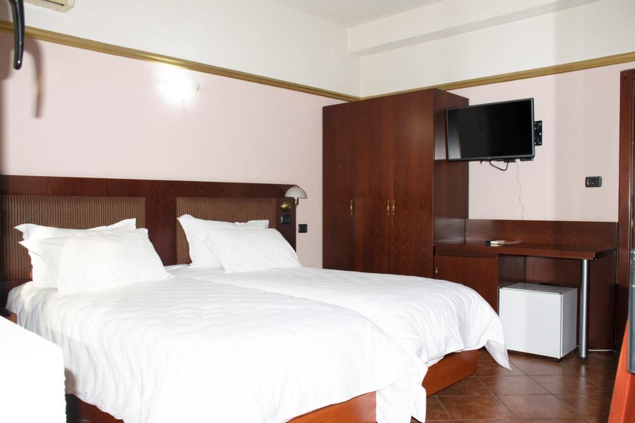 Hotel Elysee Tirana Exteriér fotografie