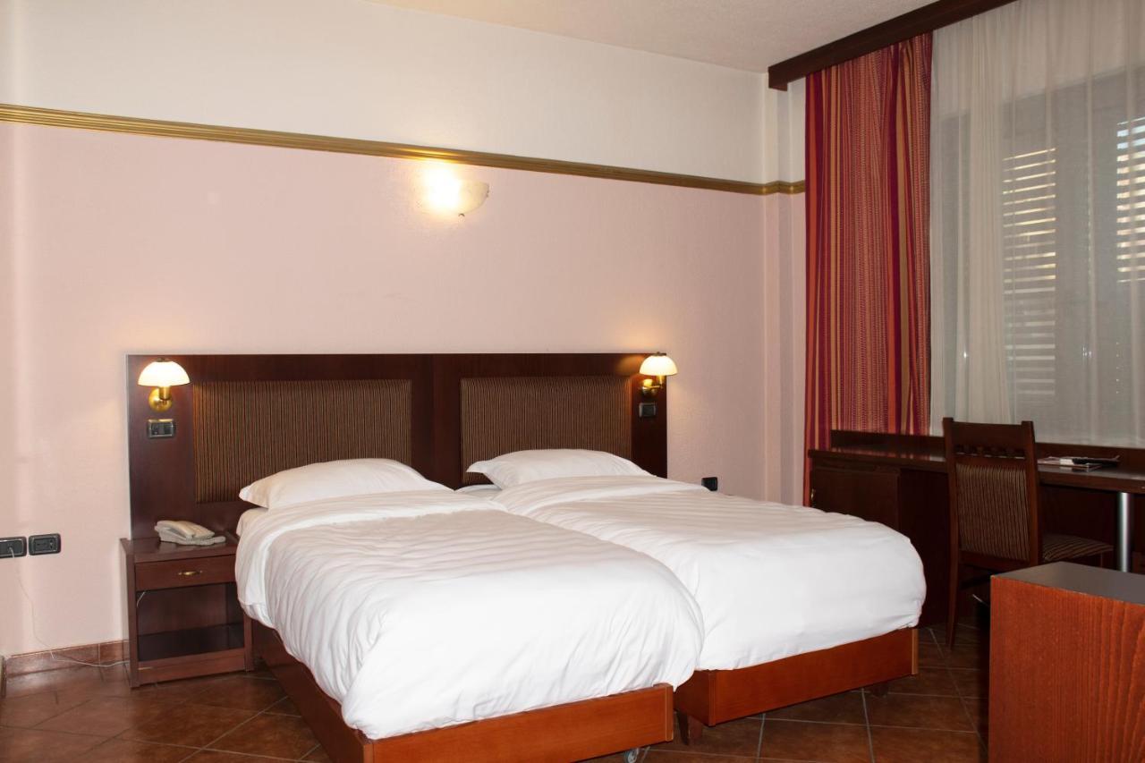 Hotel Elysee Tirana Exteriér fotografie