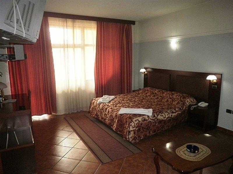 Hotel Elysee Tirana Pokoj fotografie